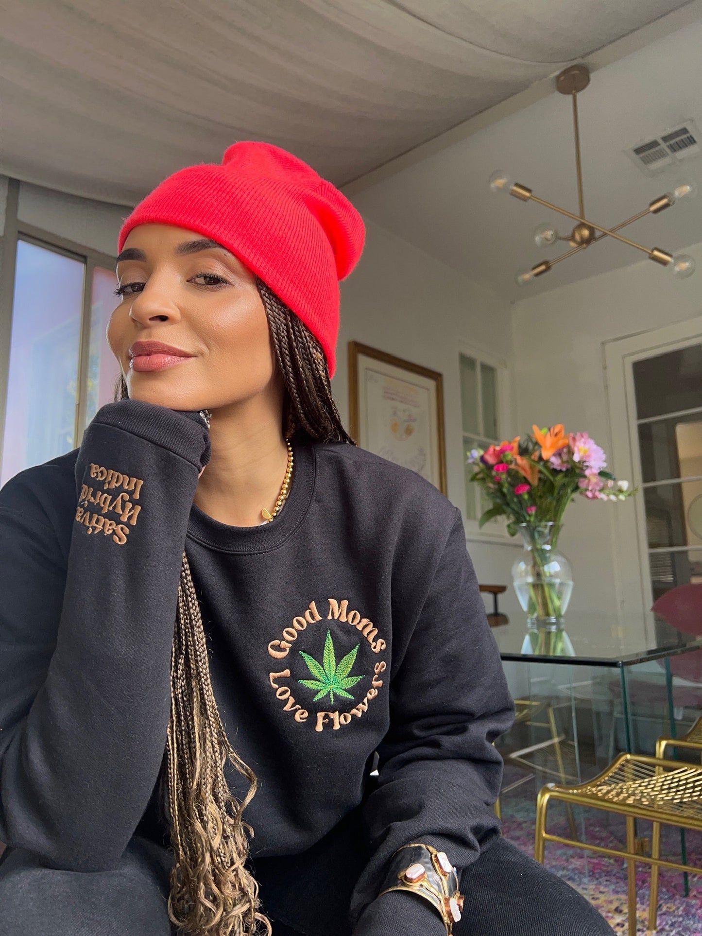 Good Moms Love Flowers Crewneck (Black)