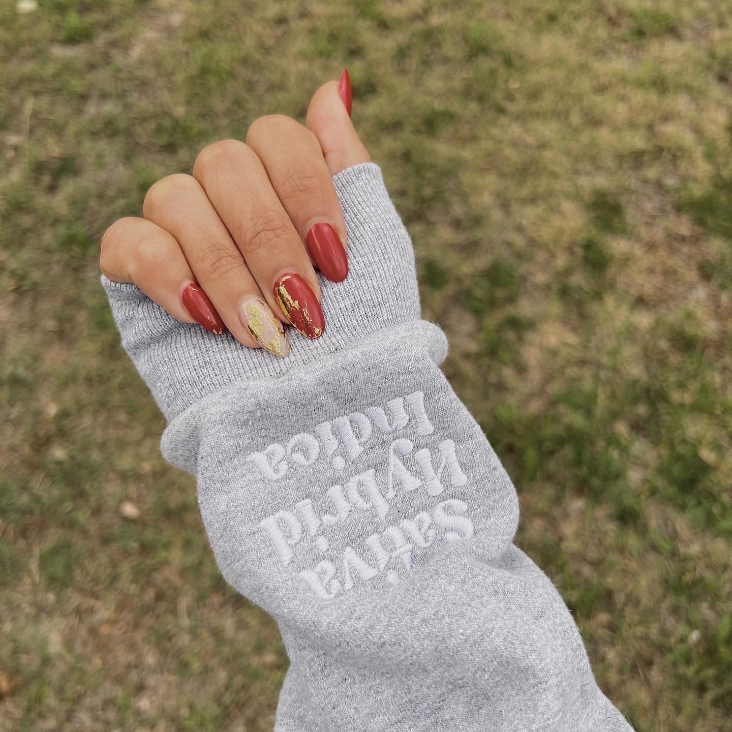 Good Moms Love Flowers Crewneck (grey)