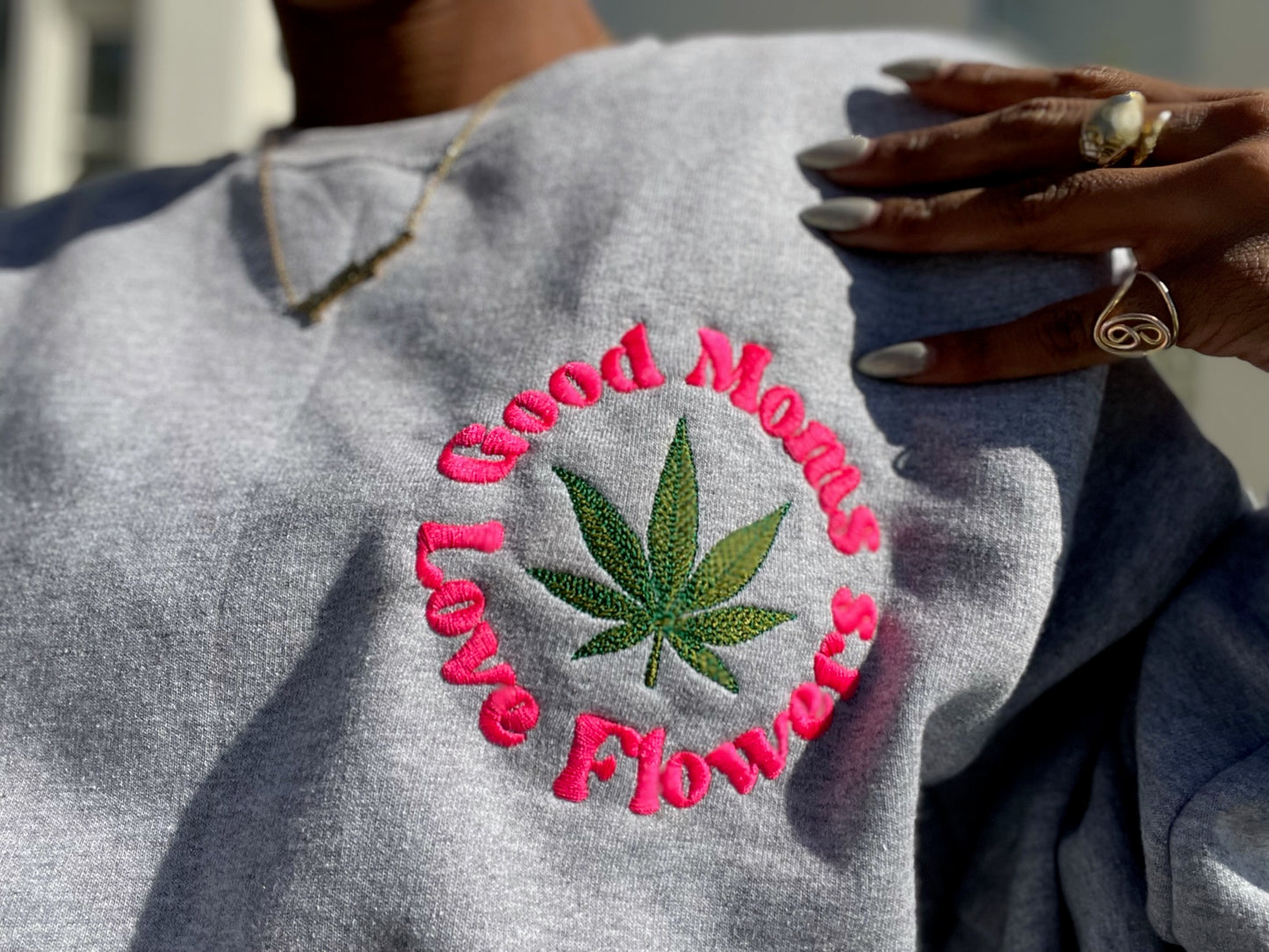 Good Moms Love Flowers Crewneck (grey)