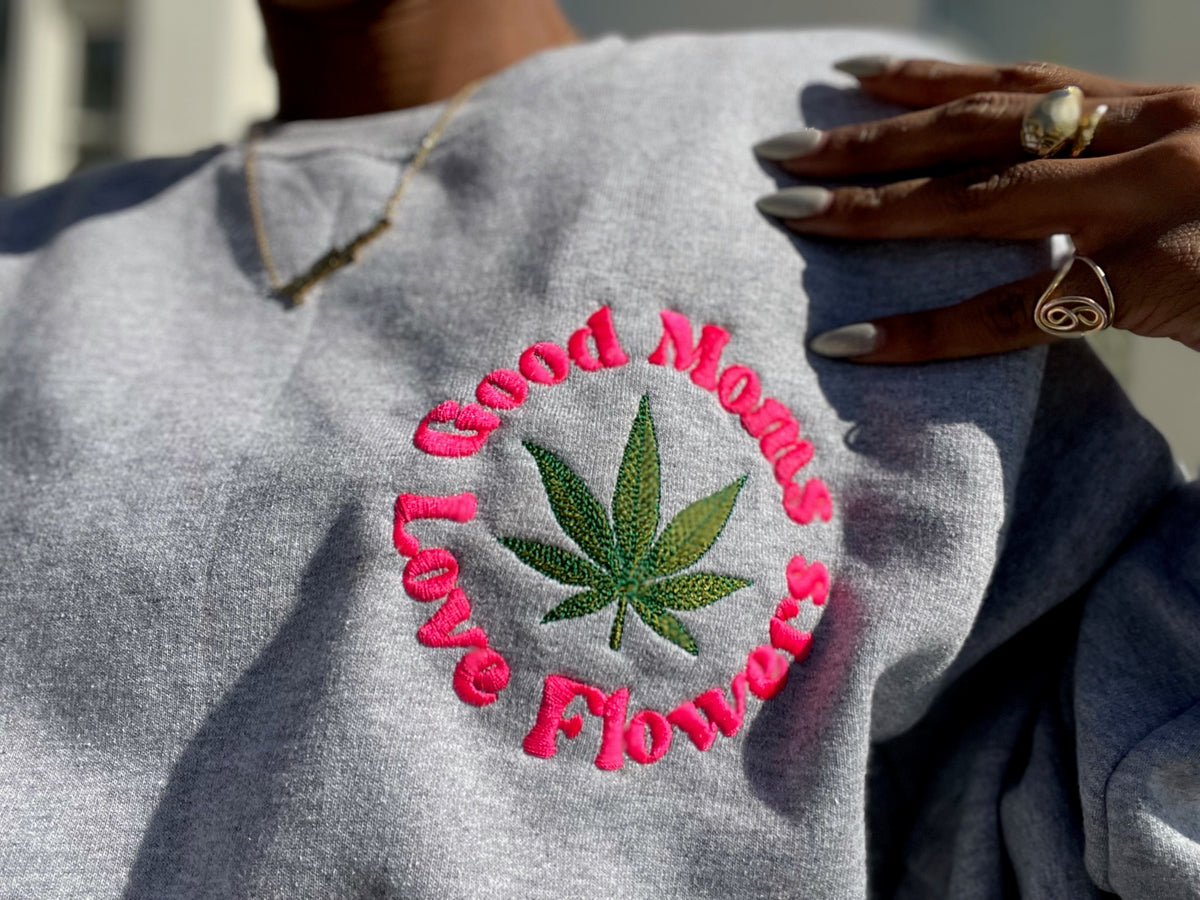 Good Moms Love Flowers Crewneck (grey)